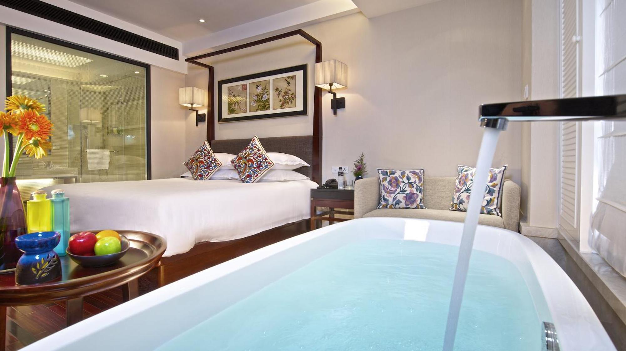 Ssaw Boutique Hongkou Hotel 3*