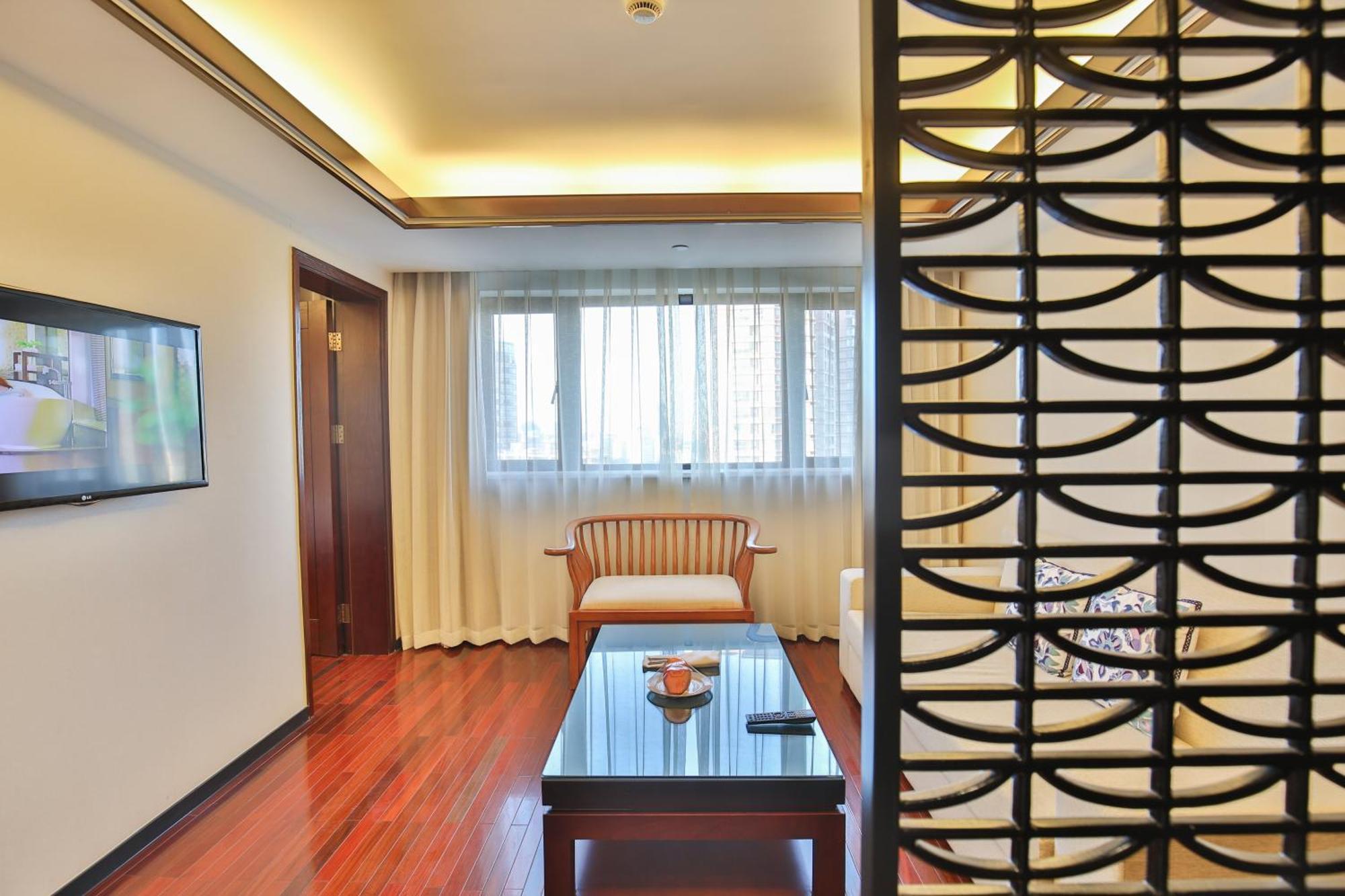 Hotel Ssaw Boutique Hongkou 3*